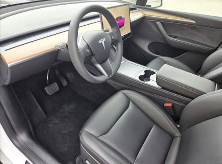 Tesla - Model Y