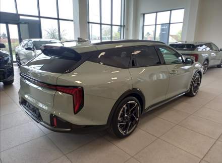 Kia - K4