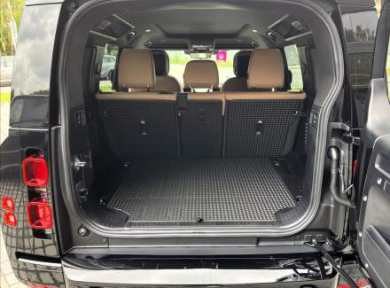 Land Rover - Defender