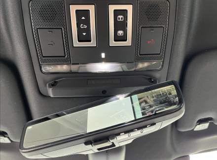 Land Rover - Defender