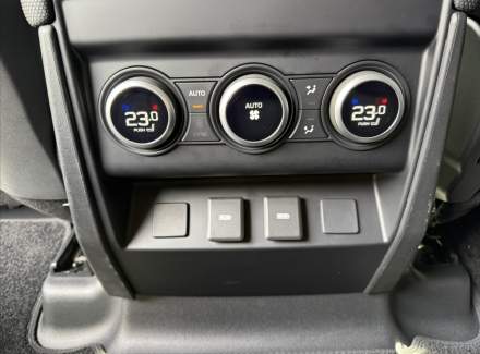 Land Rover - Defender