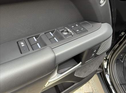 Land Rover - Defender