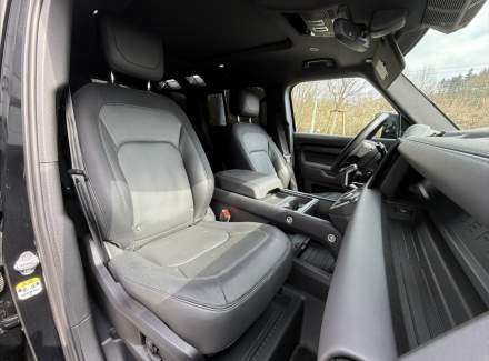 Land Rover - Defender