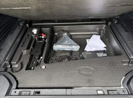 Land Rover - Defender