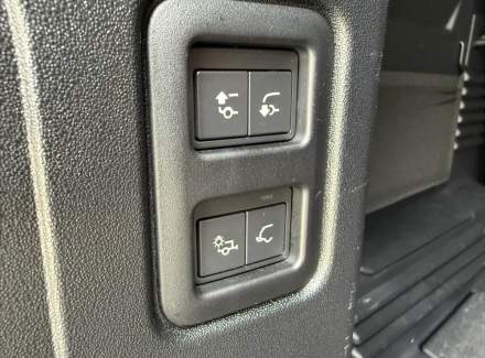 Land Rover - Defender