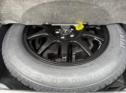 Land Rover - Range Rover Velar