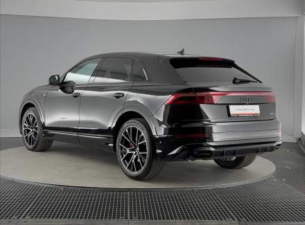 Audi - Q8