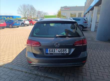 Volkswagen - Golf