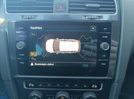 Volkswagen - Golf