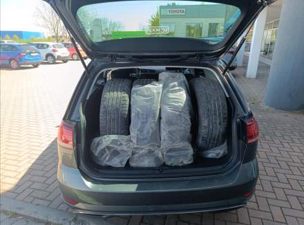 Volkswagen - Golf