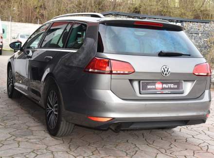 Volkswagen - Golf