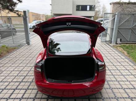 Tesla - Model 3