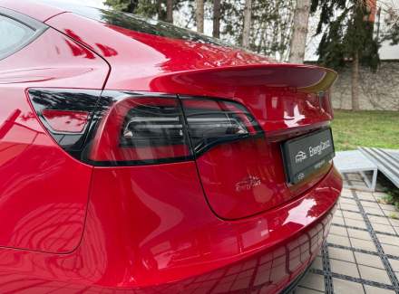 Tesla - Model 3