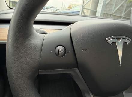 Tesla - Model 3