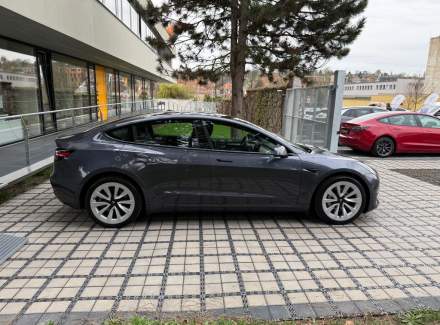 Tesla - Model 3