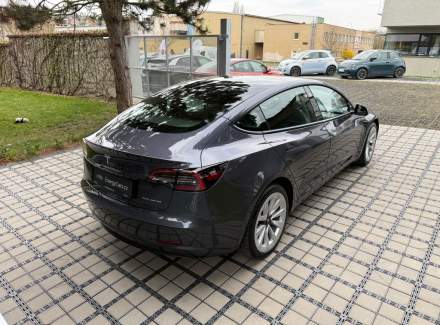 Tesla - Model 3