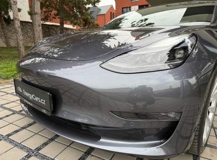 Tesla - Model 3