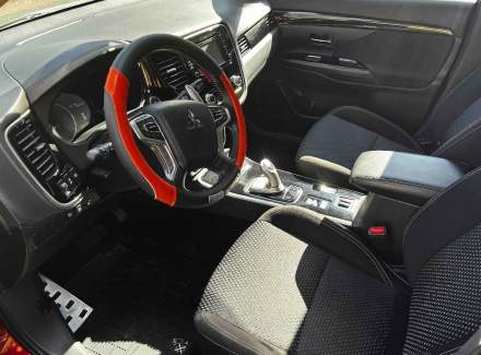 Mitsubishi - Outlander