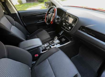 Mitsubishi - Outlander