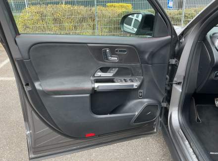 Mercedes-Benz - GLB