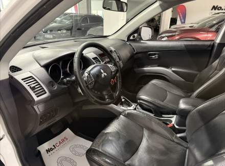 Mitsubishi - Outlander