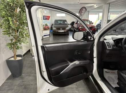 Mitsubishi - Outlander