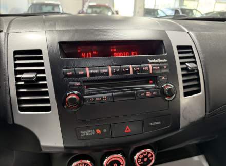 Mitsubishi - Outlander