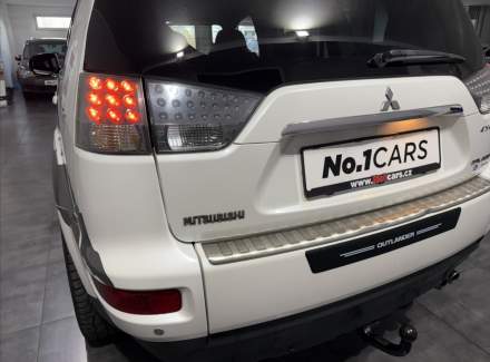 Mitsubishi - Outlander