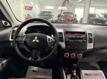 Mitsubishi - Outlander