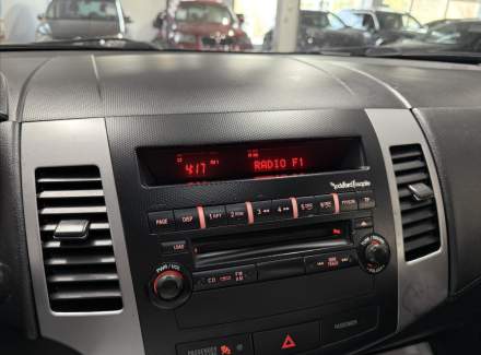 Mitsubishi - Outlander