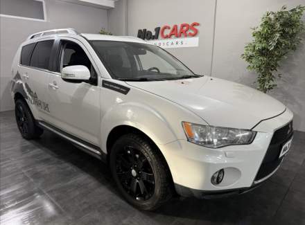 Mitsubishi - Outlander