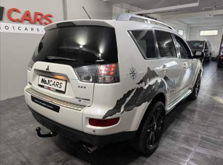 Mitsubishi - Outlander