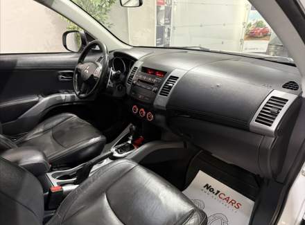 Mitsubishi - Outlander