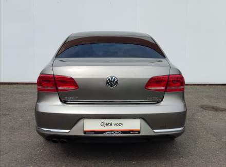 Volkswagen - Passat