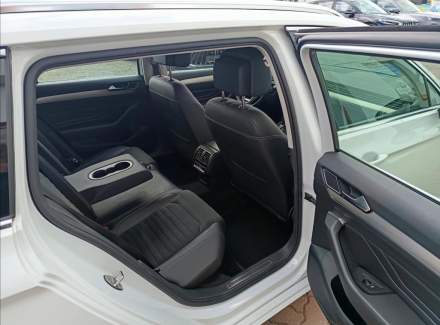 Volkswagen - Passat