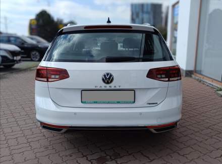 Volkswagen - Passat