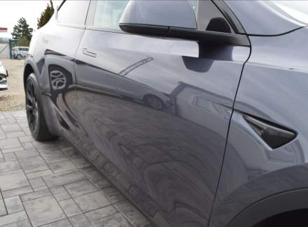 Tesla - Model Y