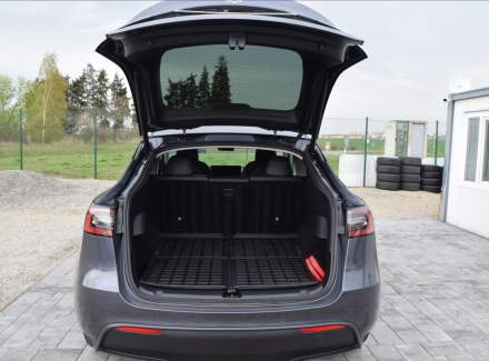 Tesla - Model Y