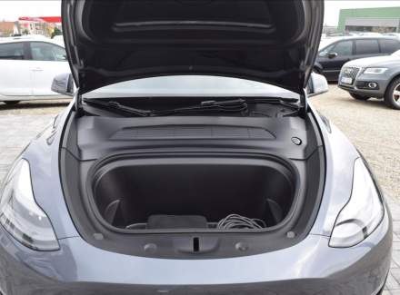 Tesla - Model Y