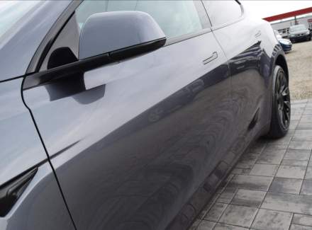Tesla - Model Y
