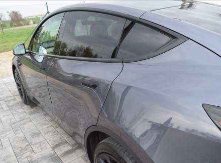 Tesla - Model Y
