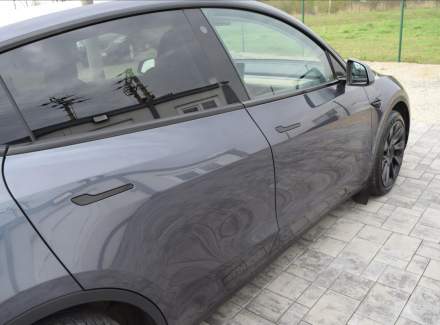 Tesla - Model Y