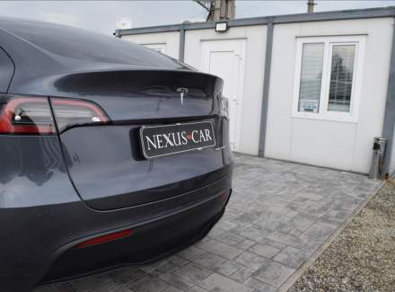 Tesla - Model Y