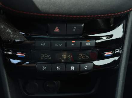 Peugeot - 208