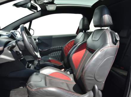 Peugeot - 208
