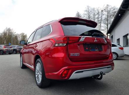 Mitsubishi - Outlander