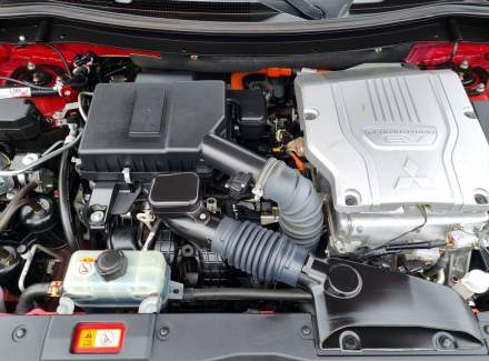 Mitsubishi - Outlander