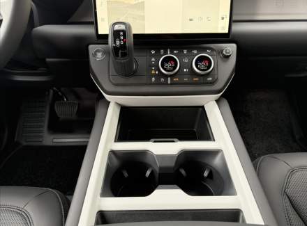 Land Rover - Defender