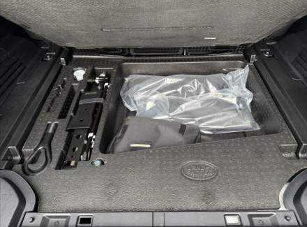 Land Rover - Defender