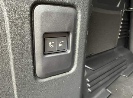 Land Rover - Defender